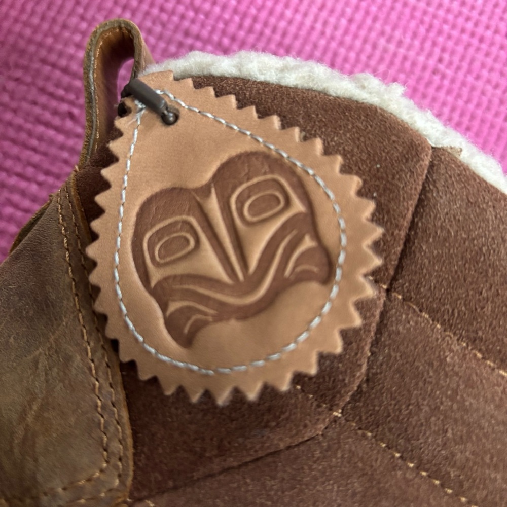 Manitobah | Insulated Leather Puffer Boot 🥾 - Picture 12 of 14